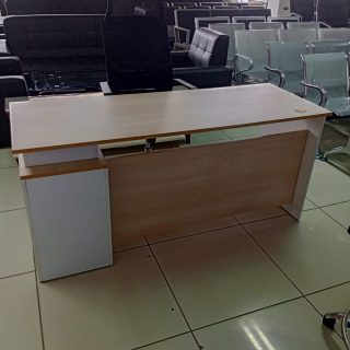 Standard office desk 1600mm with side storage